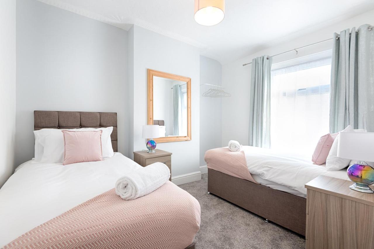 City Centre, Parking, Smart Tv'S In All Rooms Swansea Esterno foto